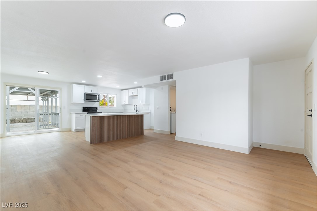 2321 Maverick Street