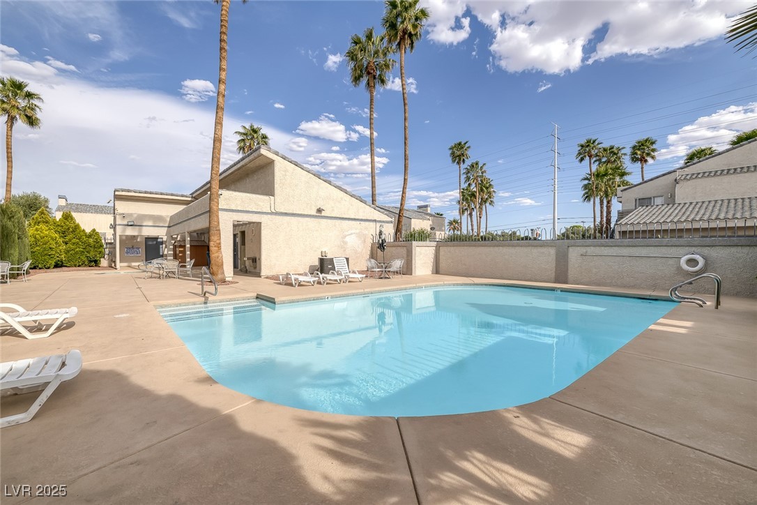Las Vegas, Nevada 89103, United States, 2 Bedrooms Bedrooms, ,2 BathroomsBathrooms,Residential,Active,147725