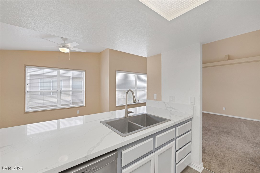 Las Vegas, Nevada 89103, United States, 2 Bedrooms Bedrooms, ,2 BathroomsBathrooms,Residential,Active,147725