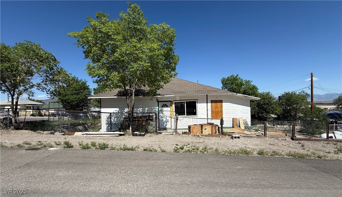 2 Avenue E