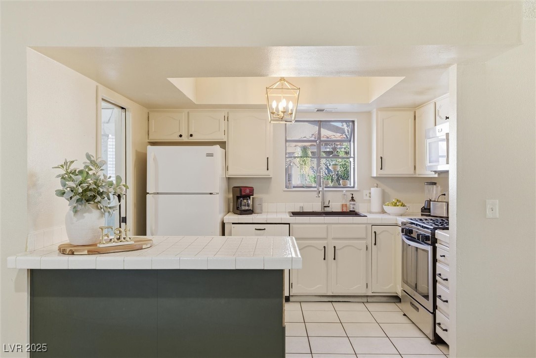 Las Vegas, Nevada 89103, United States, 3 Bedrooms Bedrooms, ,4 BathroomsBathrooms,Residential,Active,253244