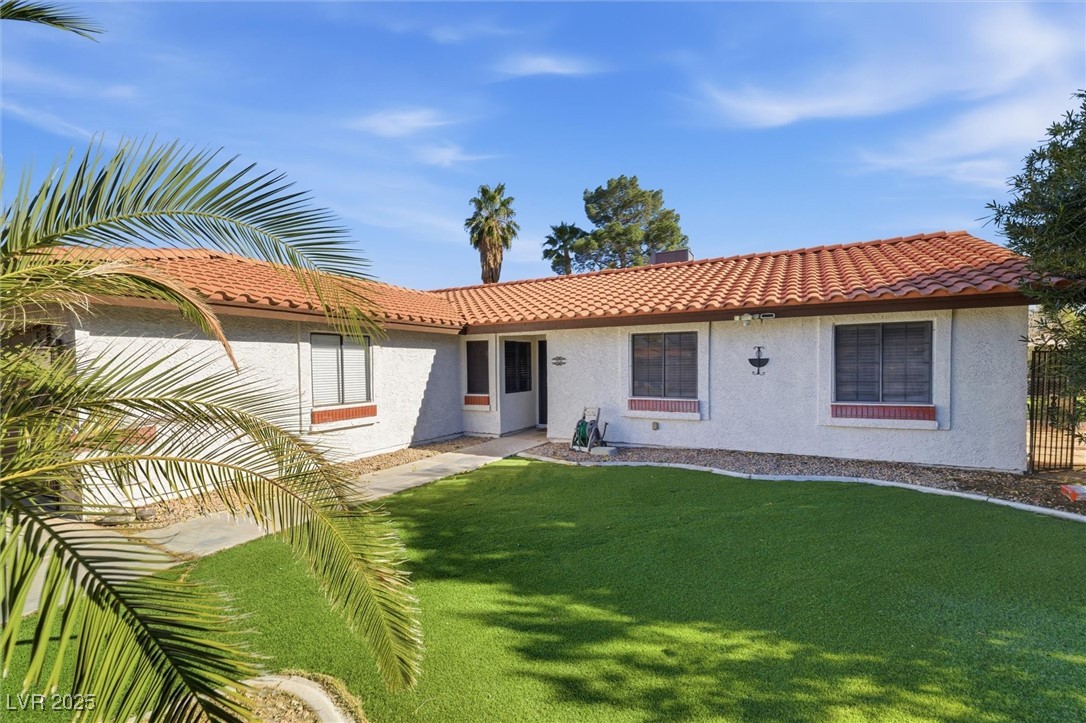 Las Vegas, Nevada 89103, United States, 3 Bedrooms Bedrooms, ,4 BathroomsBathrooms,Residential,Active,253244