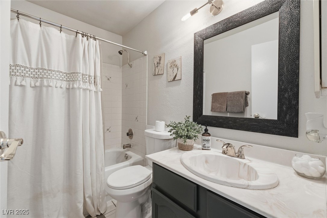 Las Vegas, Nevada 89103, United States, 3 Bedrooms Bedrooms, ,4 BathroomsBathrooms,Residential,Active,253244