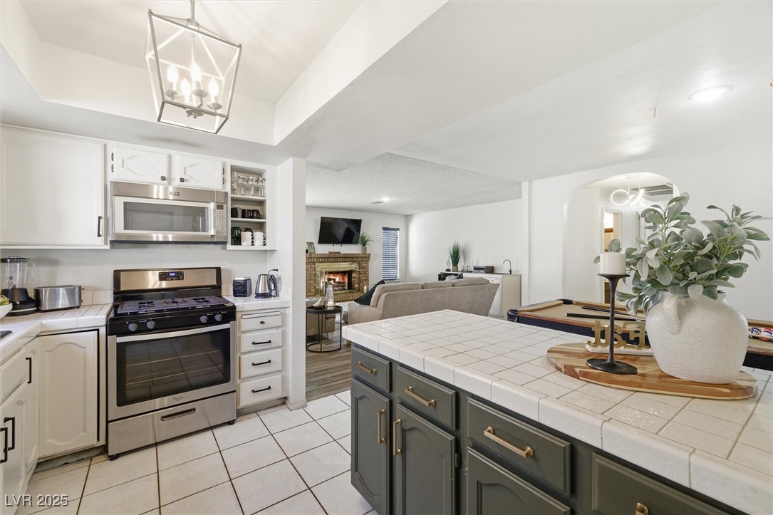 Las Vegas, Nevada 89103, United States, 3 Bedrooms Bedrooms, ,4 BathroomsBathrooms,Residential,Active,253244