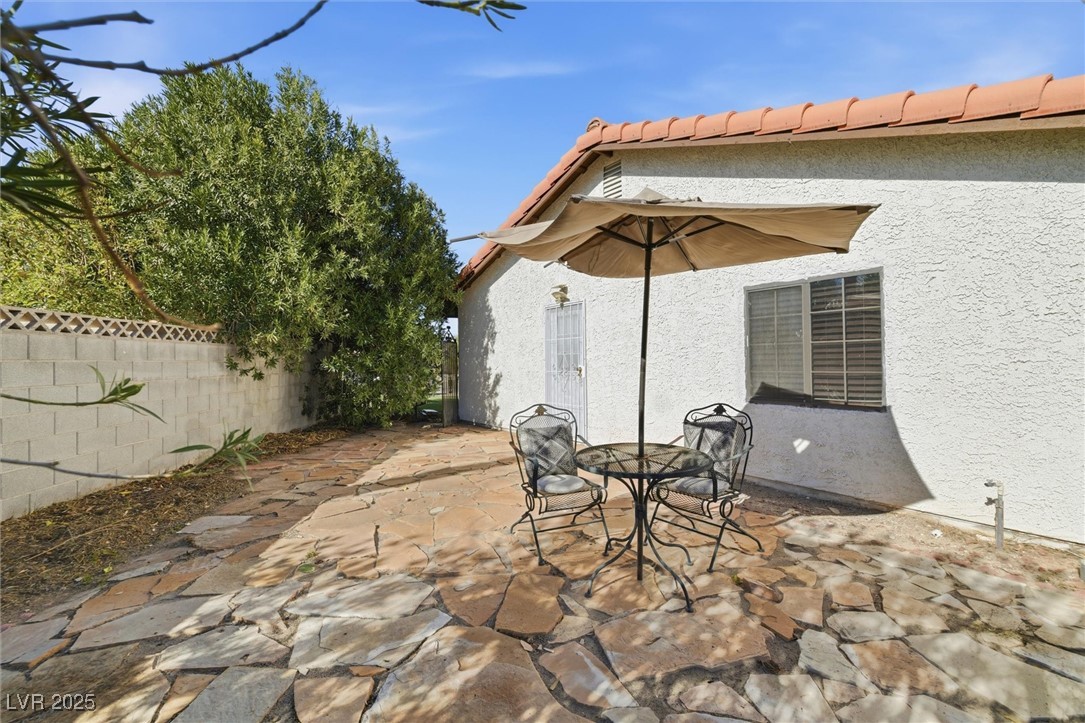 Las Vegas, Nevada 89103, United States, 3 Bedrooms Bedrooms, ,4 BathroomsBathrooms,Residential,Active,253244