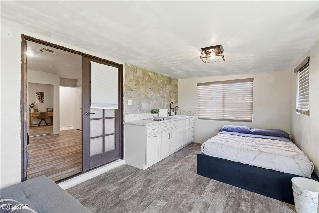 Las Vegas, Nevada 89103, United States, 3 Bedrooms Bedrooms, ,4 BathroomsBathrooms,Residential,Active,253244