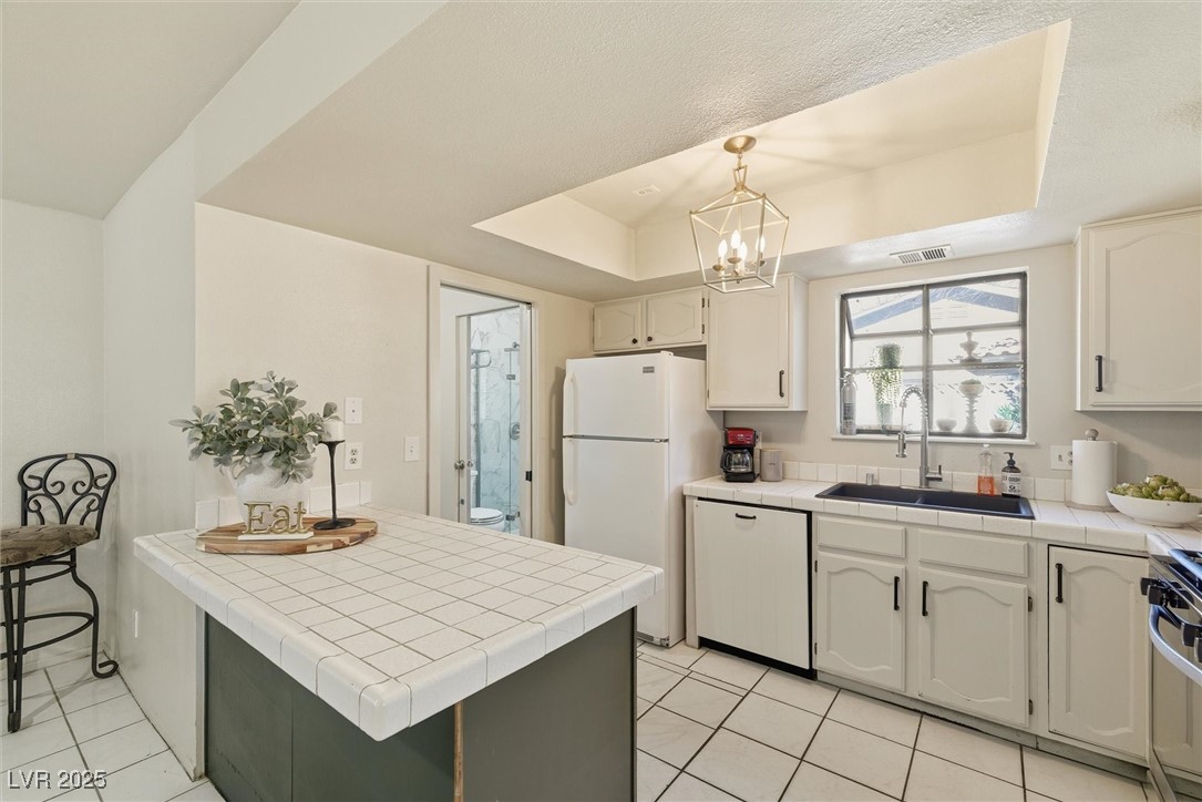 Las Vegas, Nevada 89103, United States, 3 Bedrooms Bedrooms, ,4 BathroomsBathrooms,Residential,Active,253244