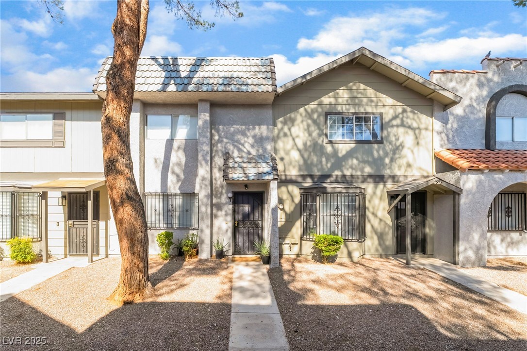 887 Stratton Lane