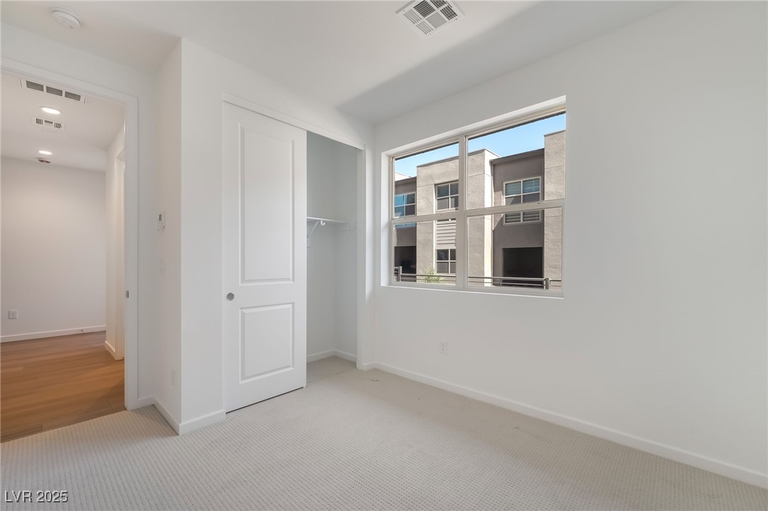 Properties 4 664 Fortis Creek Street