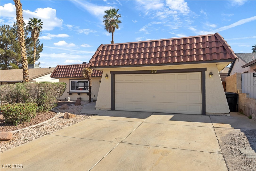 1619 Abby Avenue, Henderson, Nevada image 2