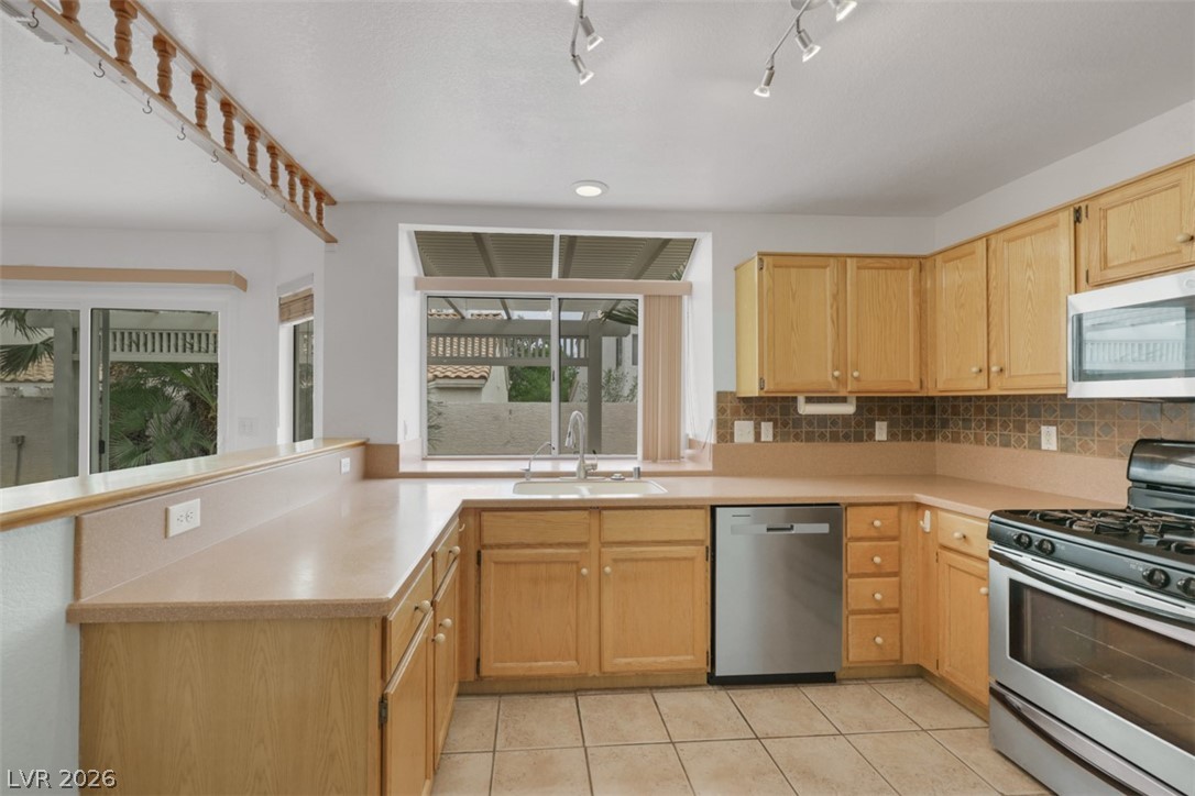 9424 Rolling Ridge Lane