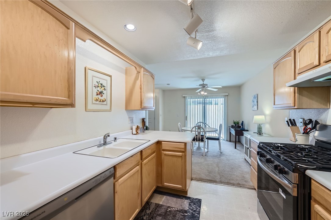 2902 Aztec Lily Lane, Henderson, Nevada image 11