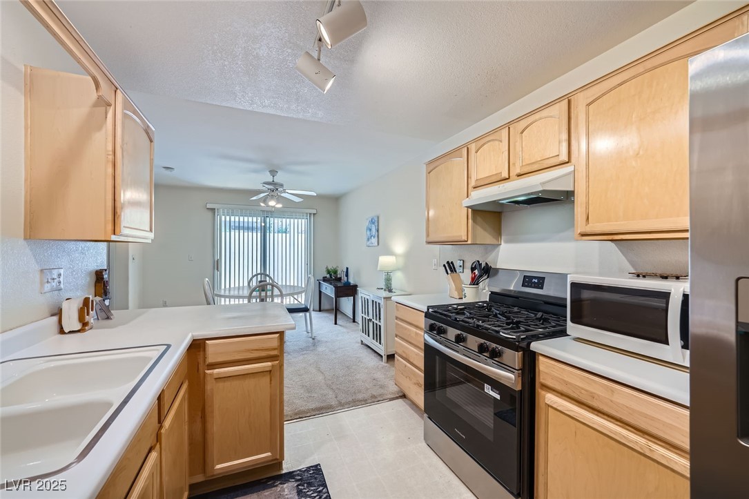 2902 Aztec Lily Lane, Henderson, Nevada image 12