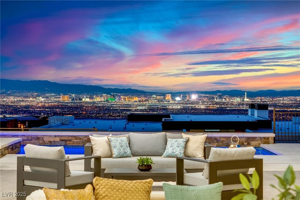 Photo of 9 Stonecutter Court, Henderson, NV 89012 (MLS # 2725378)