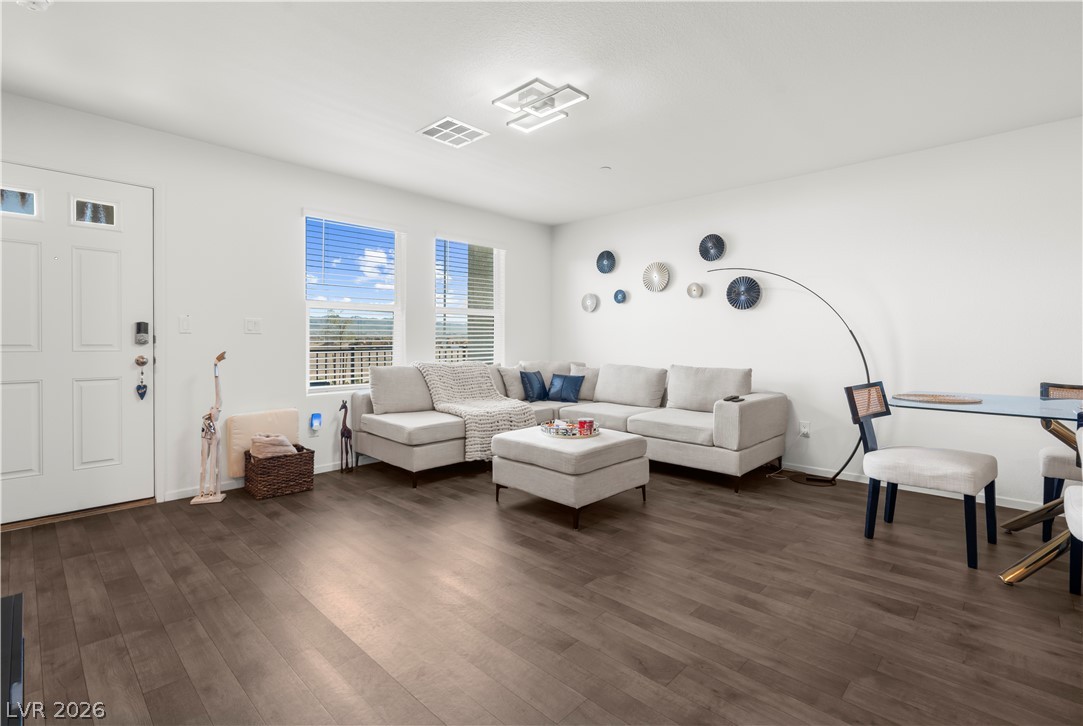 1128 Scarlet Sparrow Street