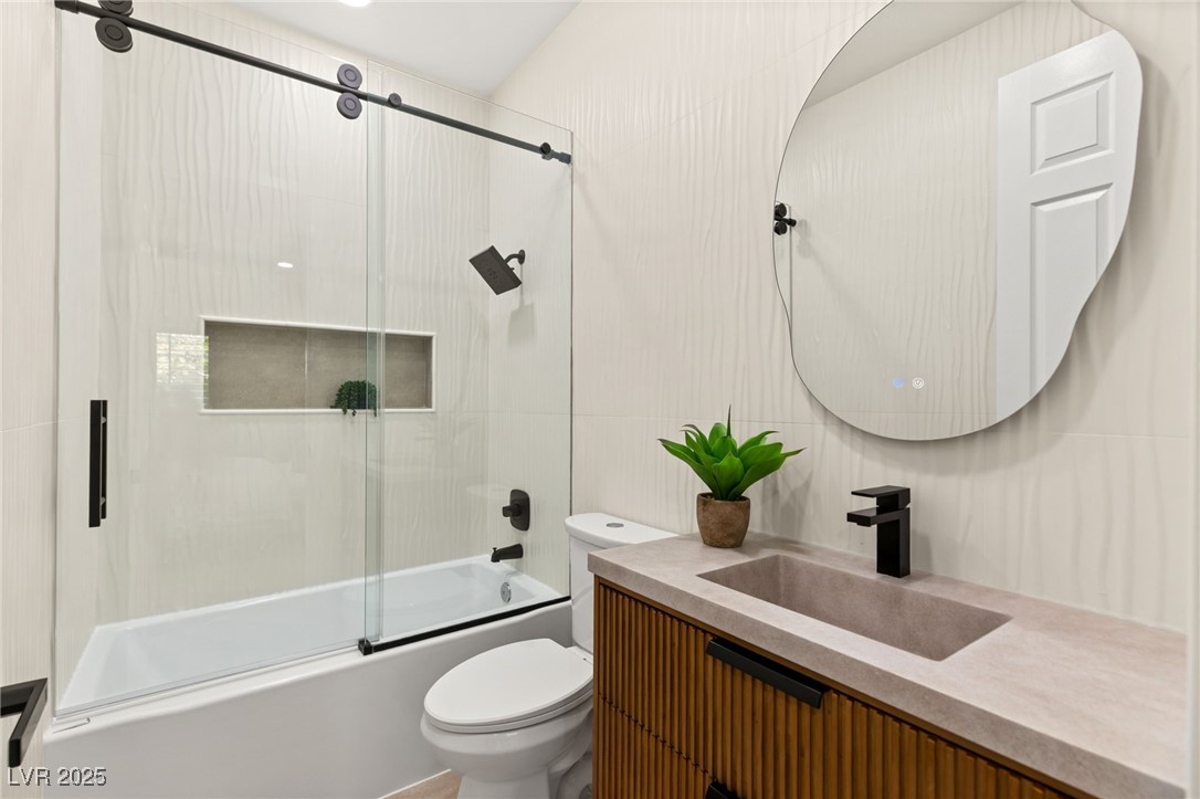 Las Vegas, Nevada 89141, United States, 4 Bedrooms Bedrooms, ,4 BathroomsBathrooms,Residential,Active,240284