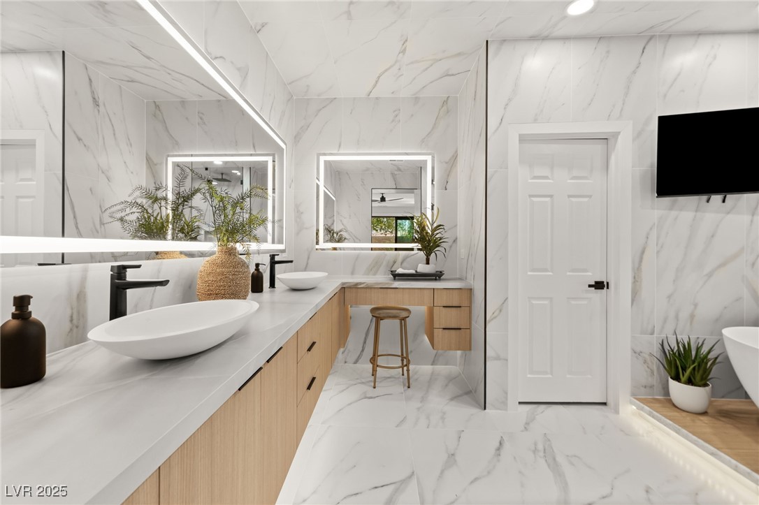 Las Vegas, Nevada 89141, United States, 4 Bedrooms Bedrooms, ,4 BathroomsBathrooms,Residential,Active,240284