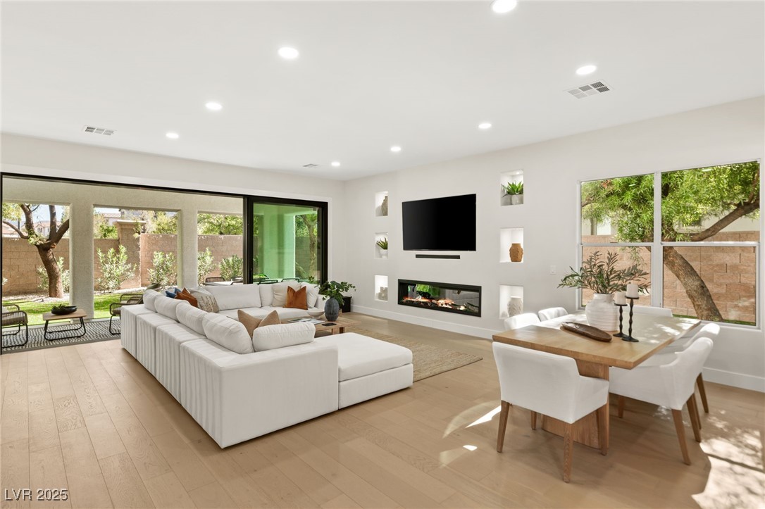 Las Vegas, Nevada 89141, United States, 4 Bedrooms Bedrooms, ,4 BathroomsBathrooms,Residential,Active,240284