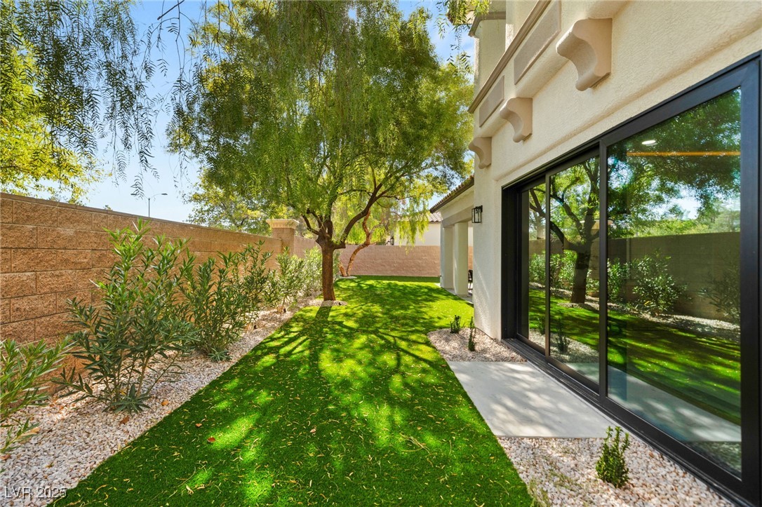 Las Vegas, Nevada 89141, United States, 4 Bedrooms Bedrooms, ,4 BathroomsBathrooms,Residential,Active,240284