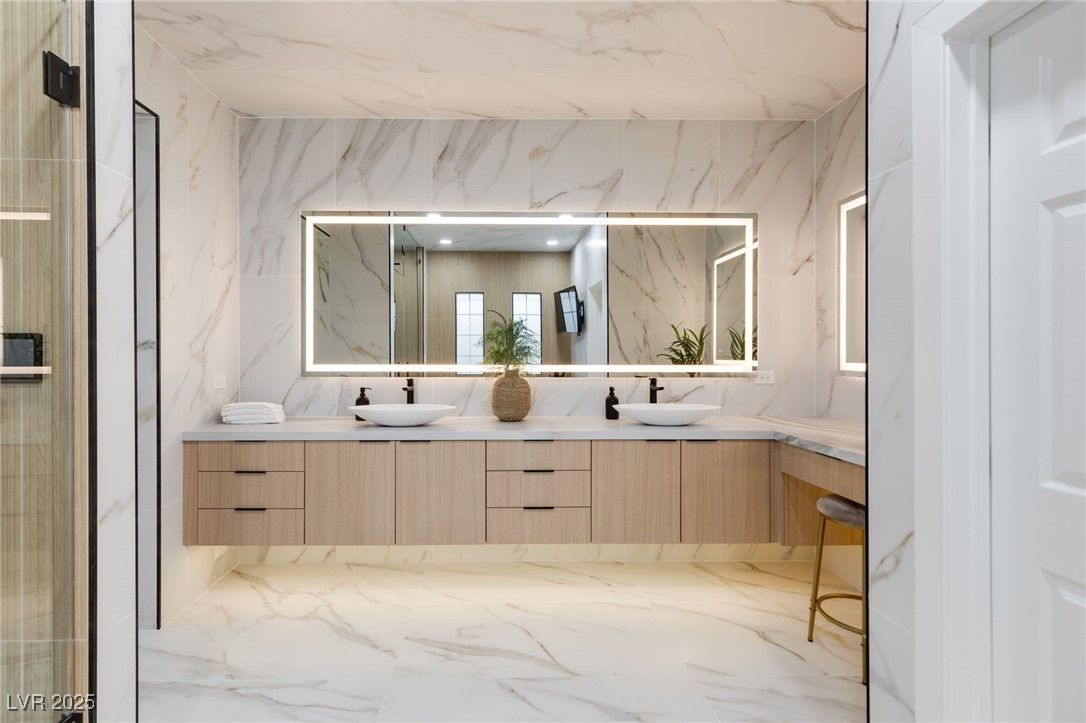 Las Vegas, Nevada 89141, United States, 4 Bedrooms Bedrooms, ,4 BathroomsBathrooms,Residential,Active,240284