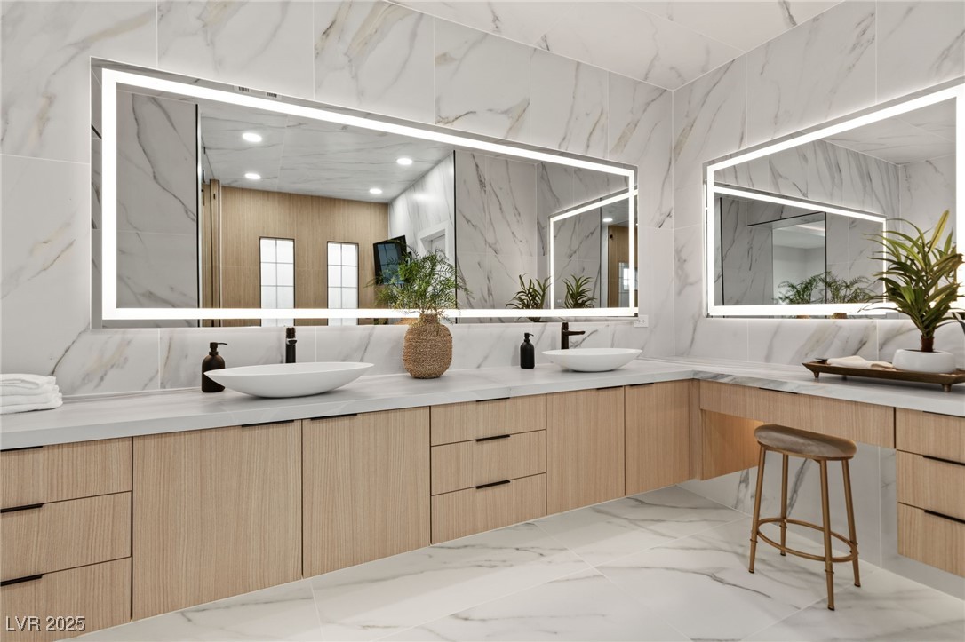 Las Vegas, Nevada 89141, United States, 4 Bedrooms Bedrooms, ,4 BathroomsBathrooms,Residential,Active,240284