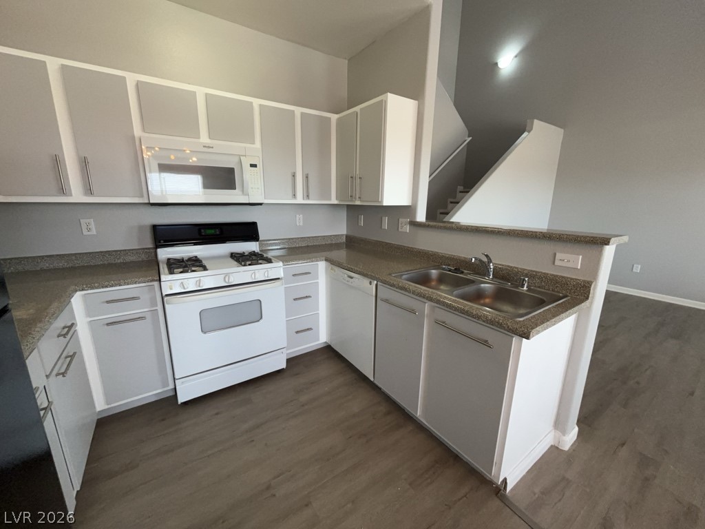 4915 E Russell Road 115