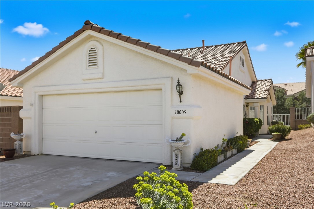 10005 Oak Creek Canyon Avenue