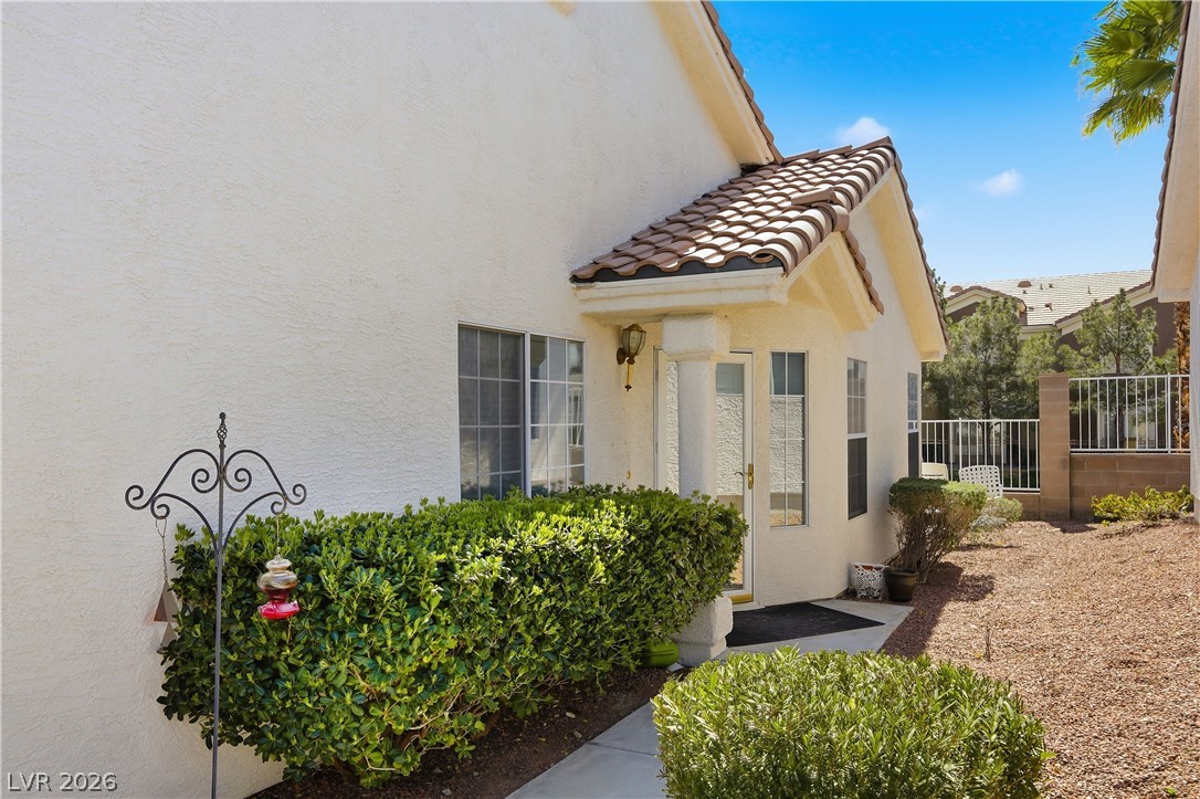 10005 Oak Creek Canyon Avenue