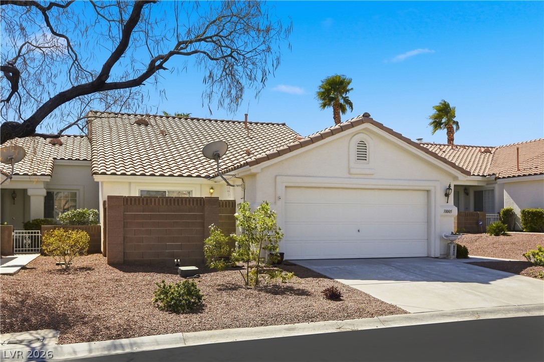 10005 Oak Creek Canyon Avenue