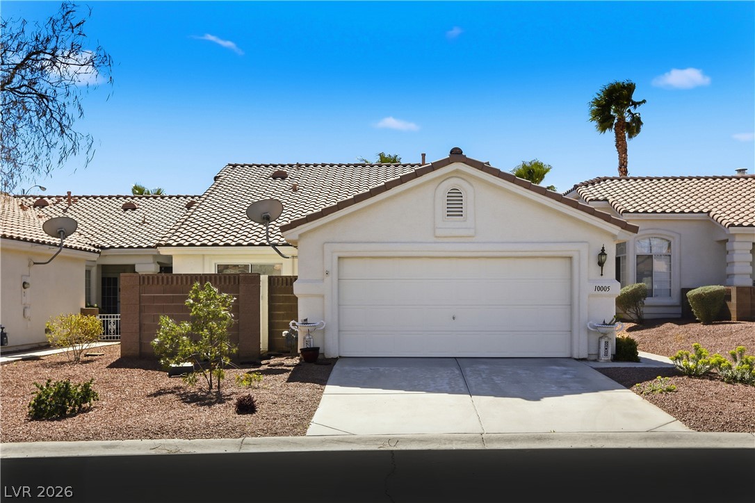 10005 Oak Creek Canyon Avenue