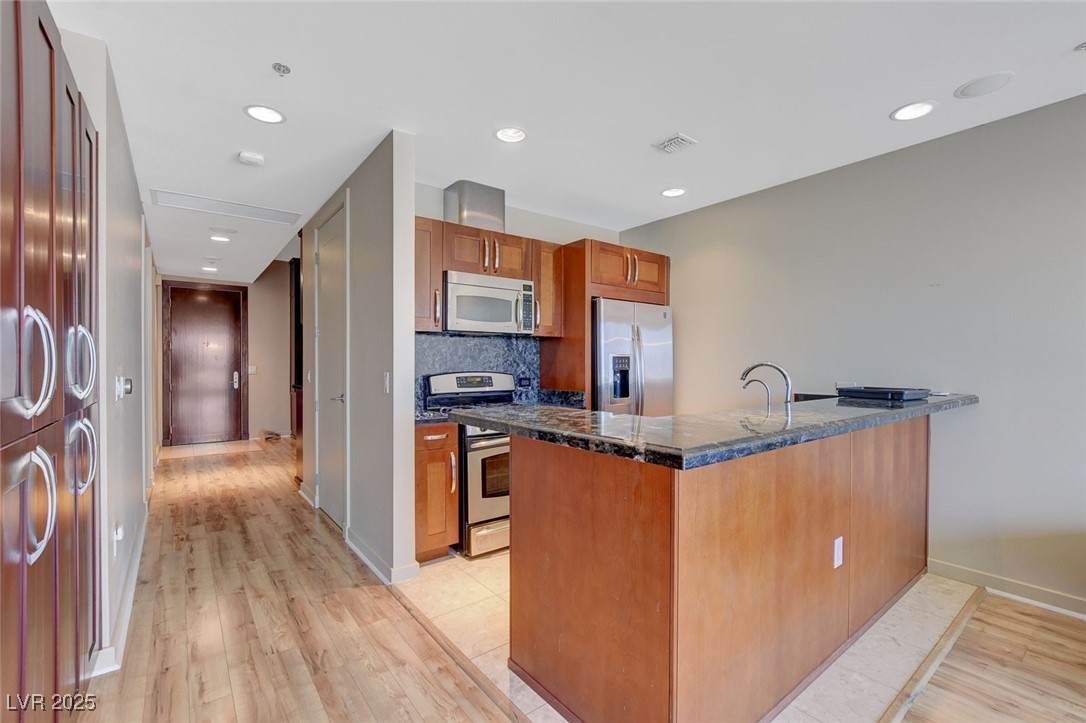 4525 Dean Martin Drive 905