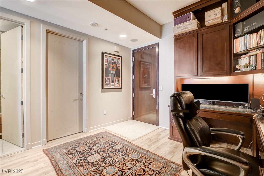 4525 Dean Martin Drive 905