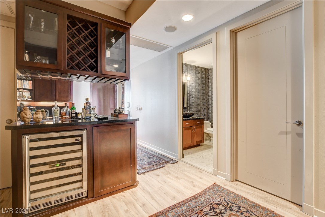 4525 Dean Martin Drive 905