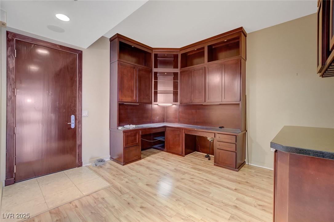 4525 Dean Martin Drive 905