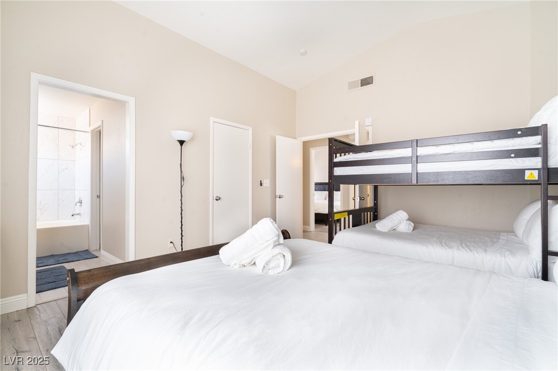 Las Vegas, Nevada 89119, United States, 2 Bedrooms Bedrooms, ,2 BathroomsBathrooms,Residential,Active,180051