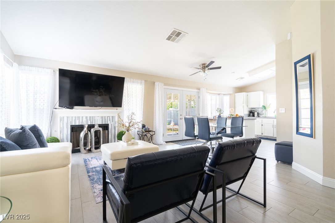 Las Vegas, Nevada 89119, United States, 2 Bedrooms Bedrooms, ,2 BathroomsBathrooms,Residential,Active,180051