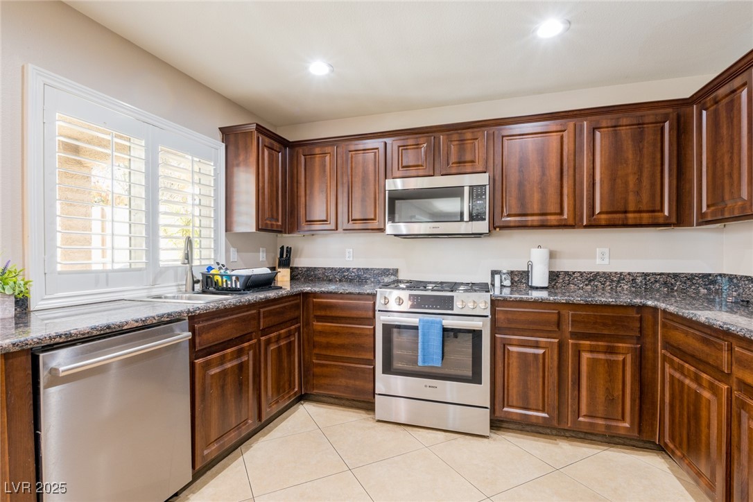 723 Seclusion Glen Avenue, Las Vegas, Nevada image 9