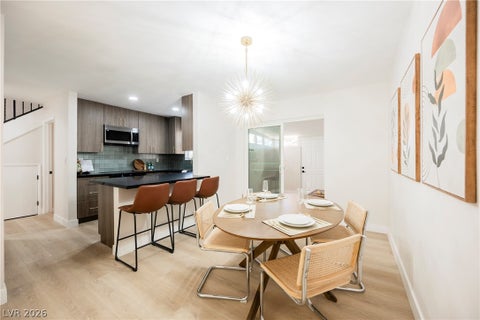Townhouse For Sale - 608 Tam O Shanter<br/> Clark County, Las Vegas, NV 89109