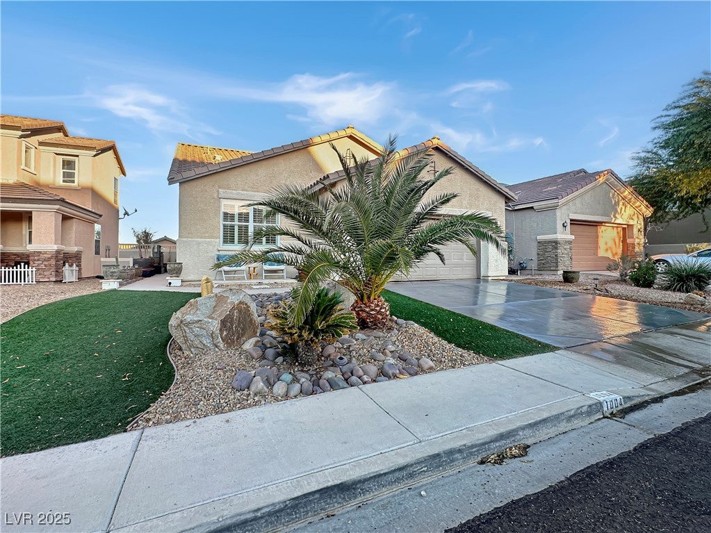 1004 Crescent Falls Street