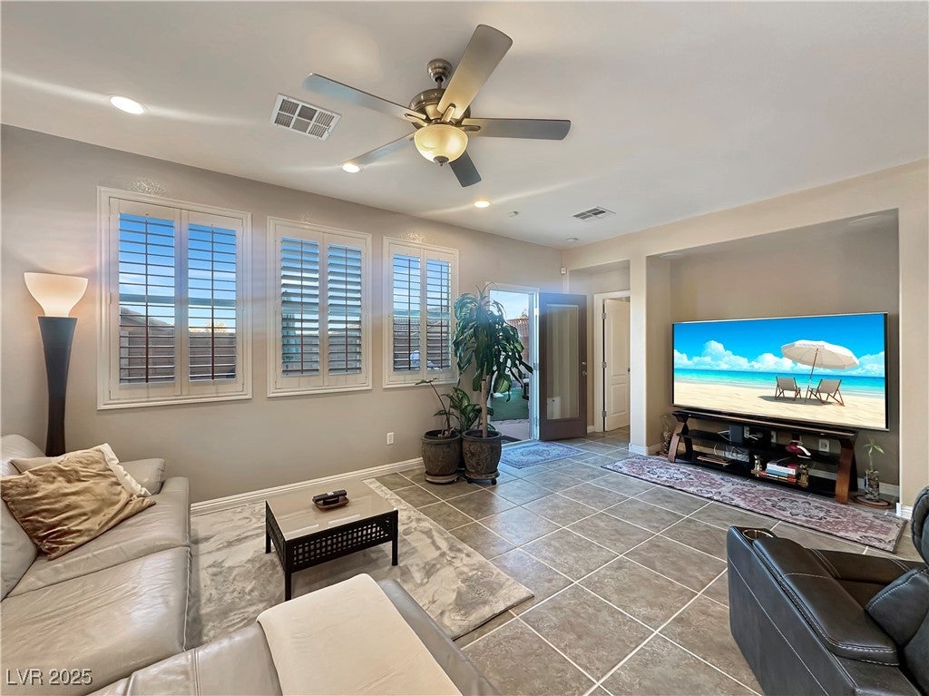 1004 Crescent Falls Street