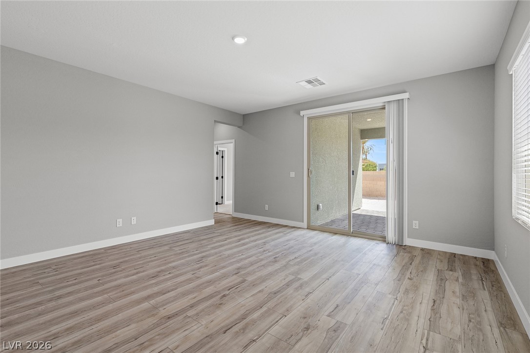 3233 Lunar Crater Avenue