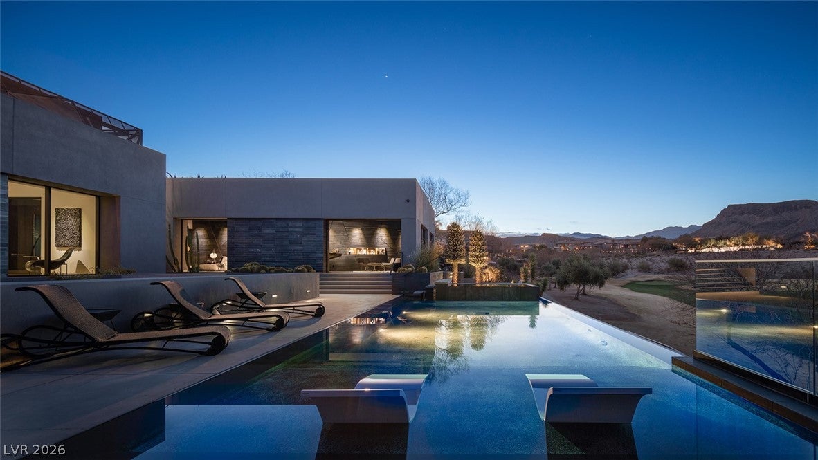20 Soaring Bird Court