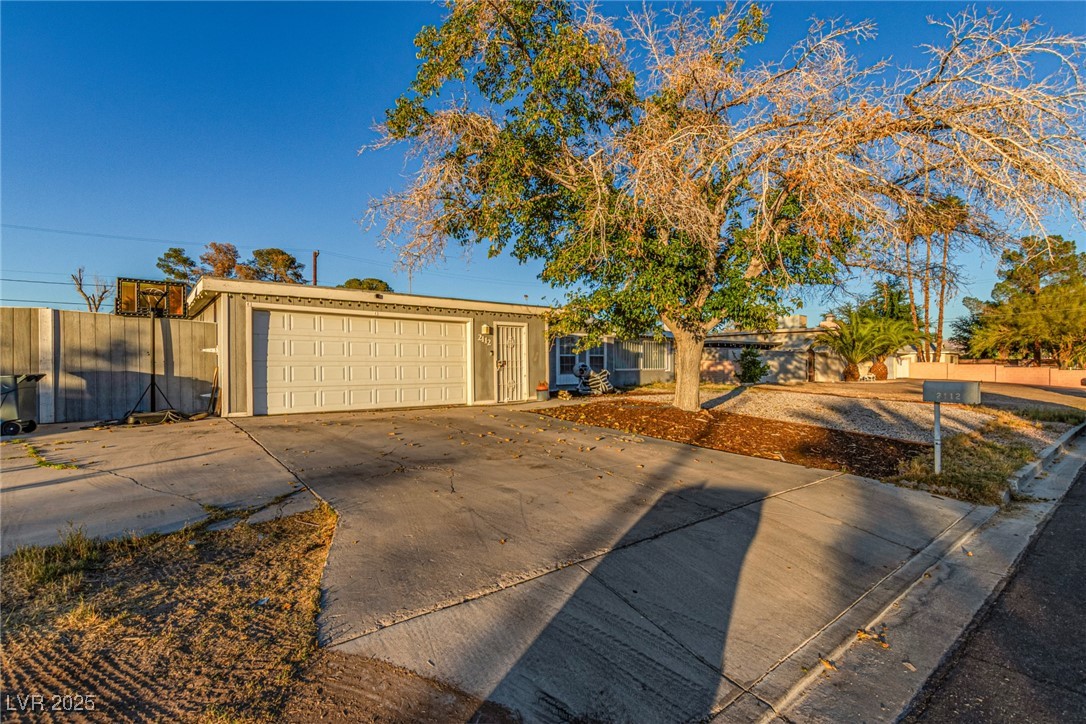 Properties 2 2112 Bonnie Brae Avenue