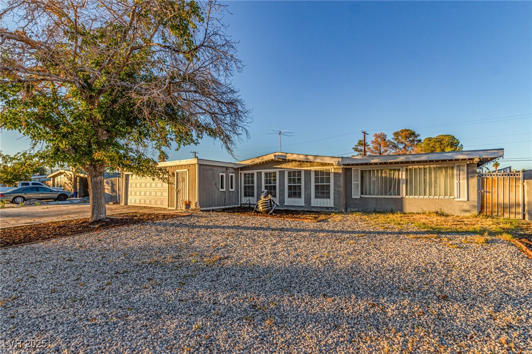 Properties 3 2112 Bonnie Brae Avenue