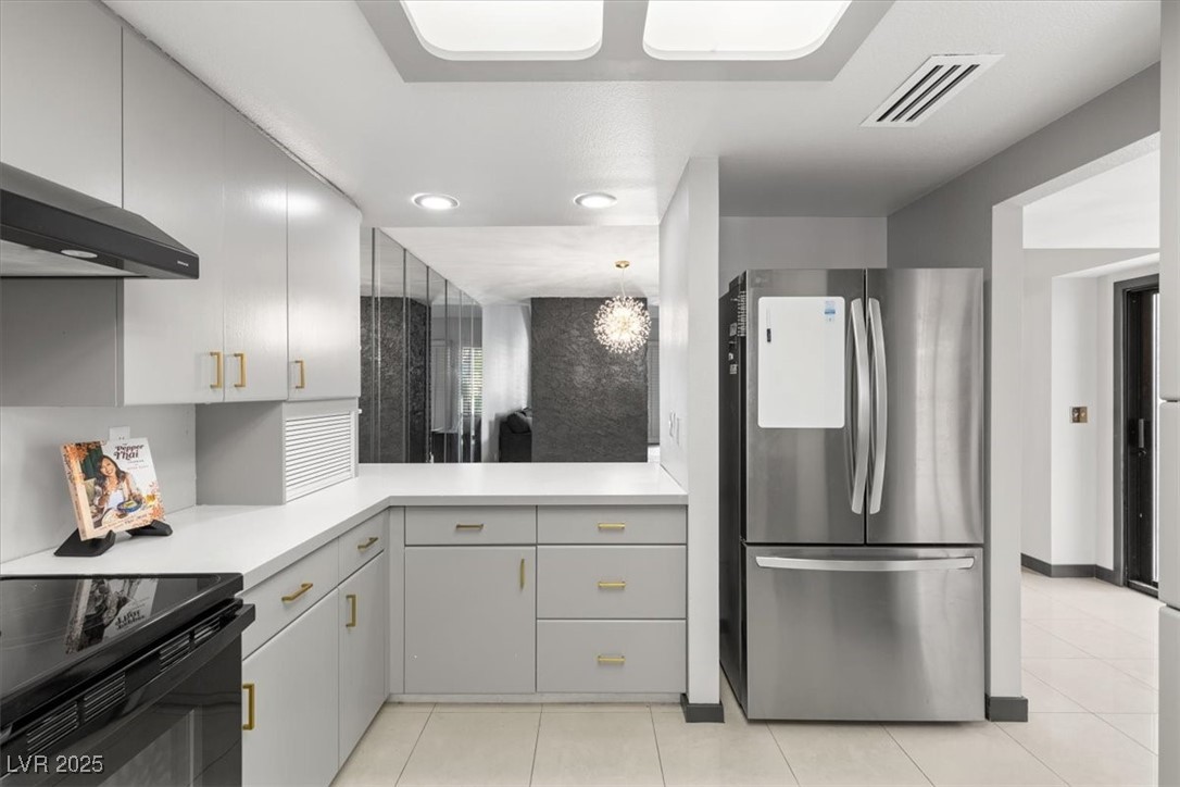 Las Vegas, Nevada 89121, United States, 2 Bedrooms Bedrooms, ,2 BathroomsBathrooms,Residential,Active,223959