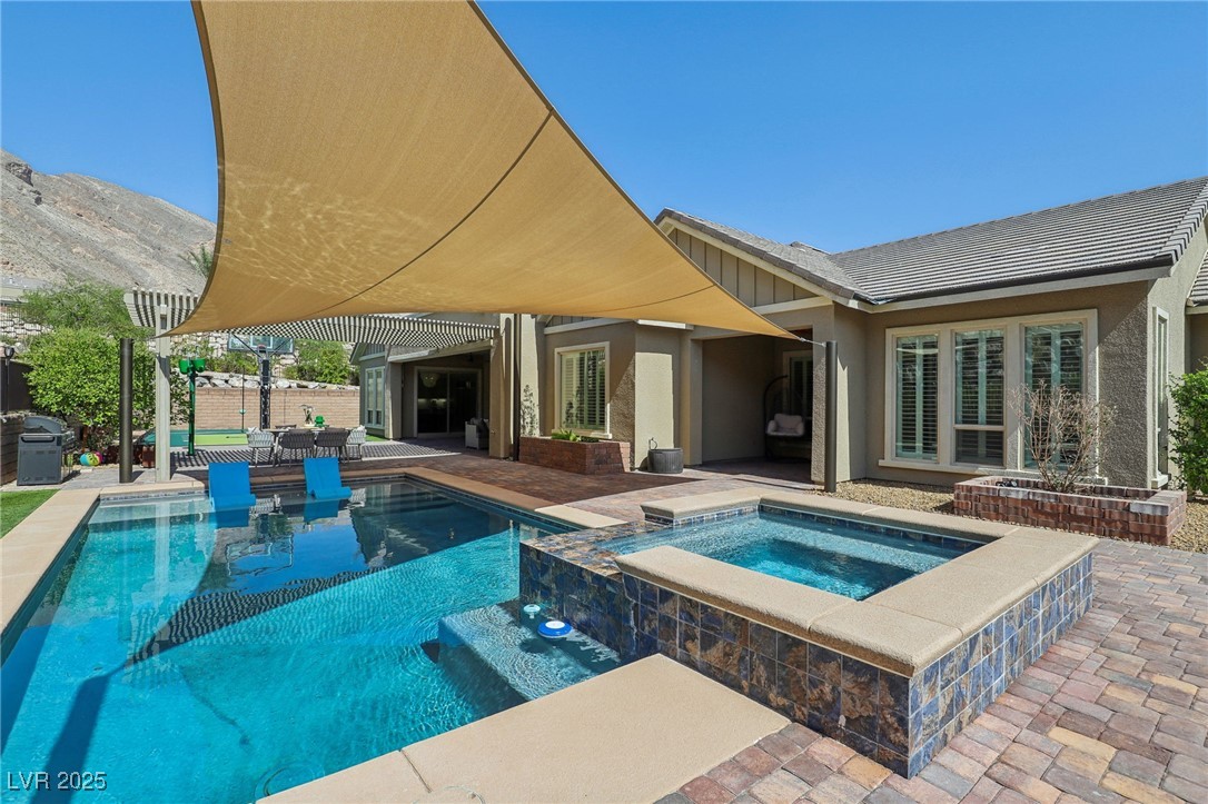 11181 Luna Blanca Drive