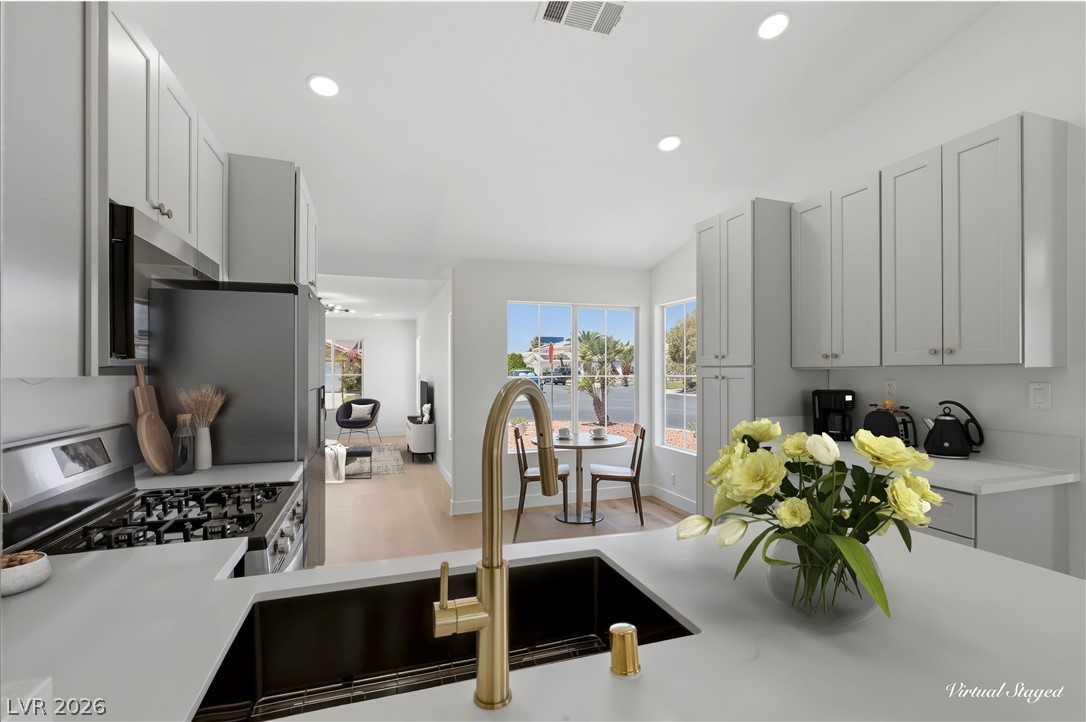 6134 Evening View Street
