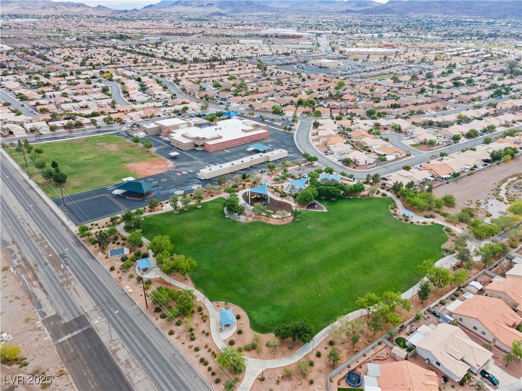 556 Decidedly Street, Henderson, Nevada image 9