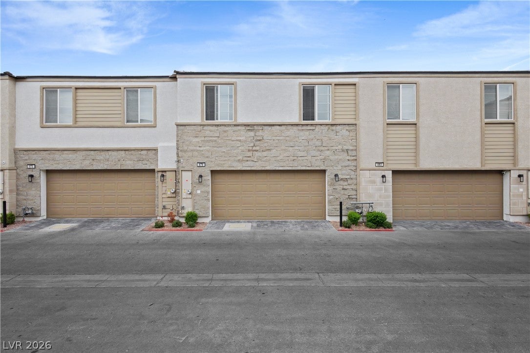 879 NE Apatite Place