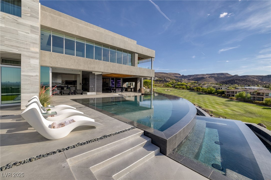 621 Majestic Rim Drive